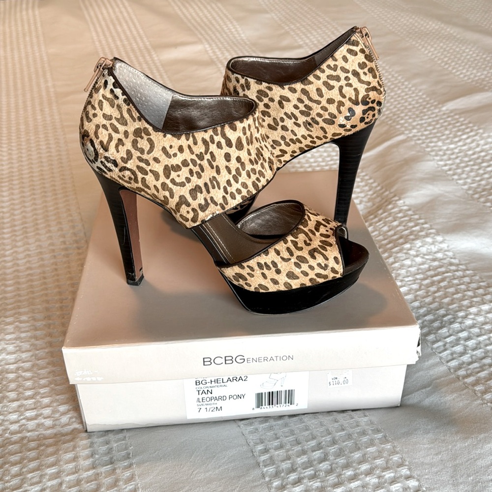 BCBG Generation platform heels 7.5